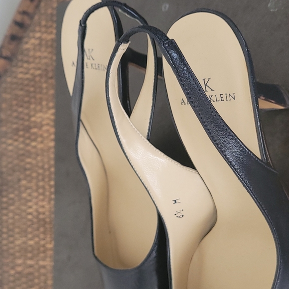 Anne Klein Navy color 6 1/2 M - Picture 3 of 5